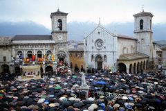 Papa Giovanni Paolo II a Norcia - Contributo di Enrico Valentini alla call "INSIEME#SANBENEDETTO - raccogliamo la memoria"