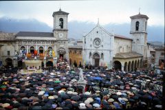 Papa Giovanni Paolo II a Norcia - Contributo di Enrico Valentini alla call "INSIEME#SANBENEDETTO - raccogliamo la memoria"