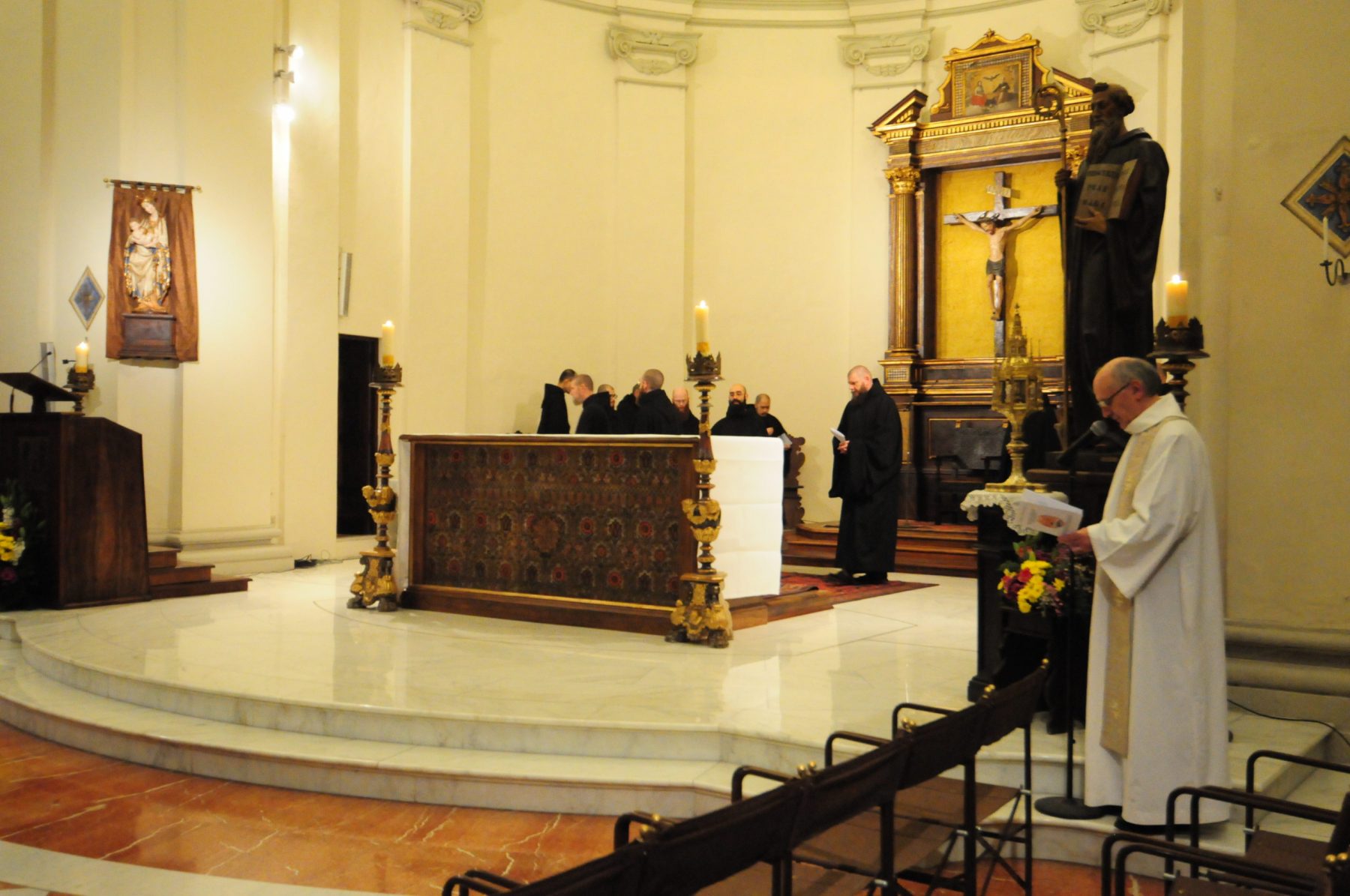 Basilica-di-San-Benedetto-Interno-Altare-7-scaled