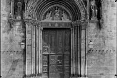 Ingresso Basilica di San Benedetto a Norcia - Contributo dell'ICCD alla call "INSIEME#SANBENEDETTO - raccogliamo la memoria"