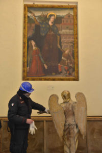 Recuperate opere custodite Chiesa di Sant'Agostino, Fermo, statua angeli - Foto Pino Zicarelli, MiBACT