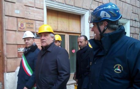 Il presidente Parlamento Europeo Antonio Tajani in visita nei luoghi del sisma: “bisogna suonare sveglia a Roma”