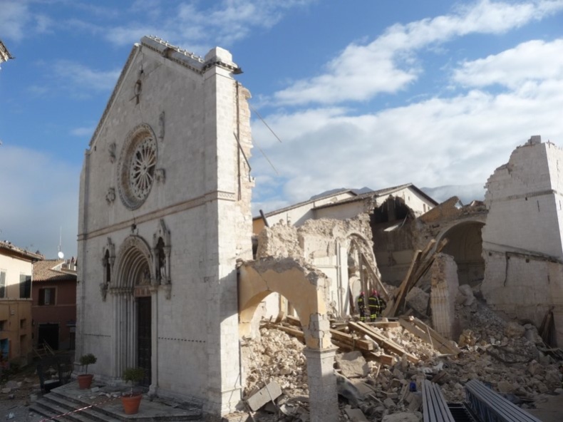 BASILICA DI SAN BENEDETTO NORCIA - Facciata e laterale post Sisma 2016