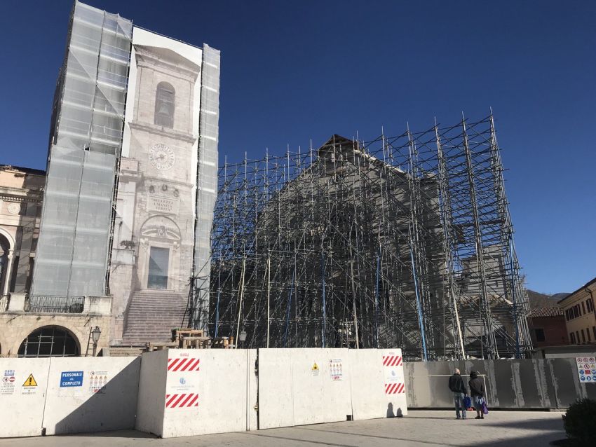 BASILICA DI SAN BENEDETTO NORCIA - Intelaiatura facciata fronte post sisma 2016