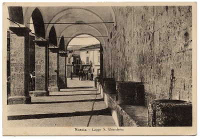 BASILICA DI SAN BENEDETTO NORCIA - Portico delle misure