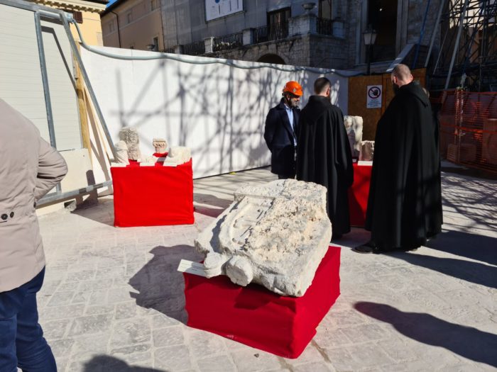 Elementi basilida di San Benedetto di Norcia esposti - Fiamma Benedettina 2022 (2)