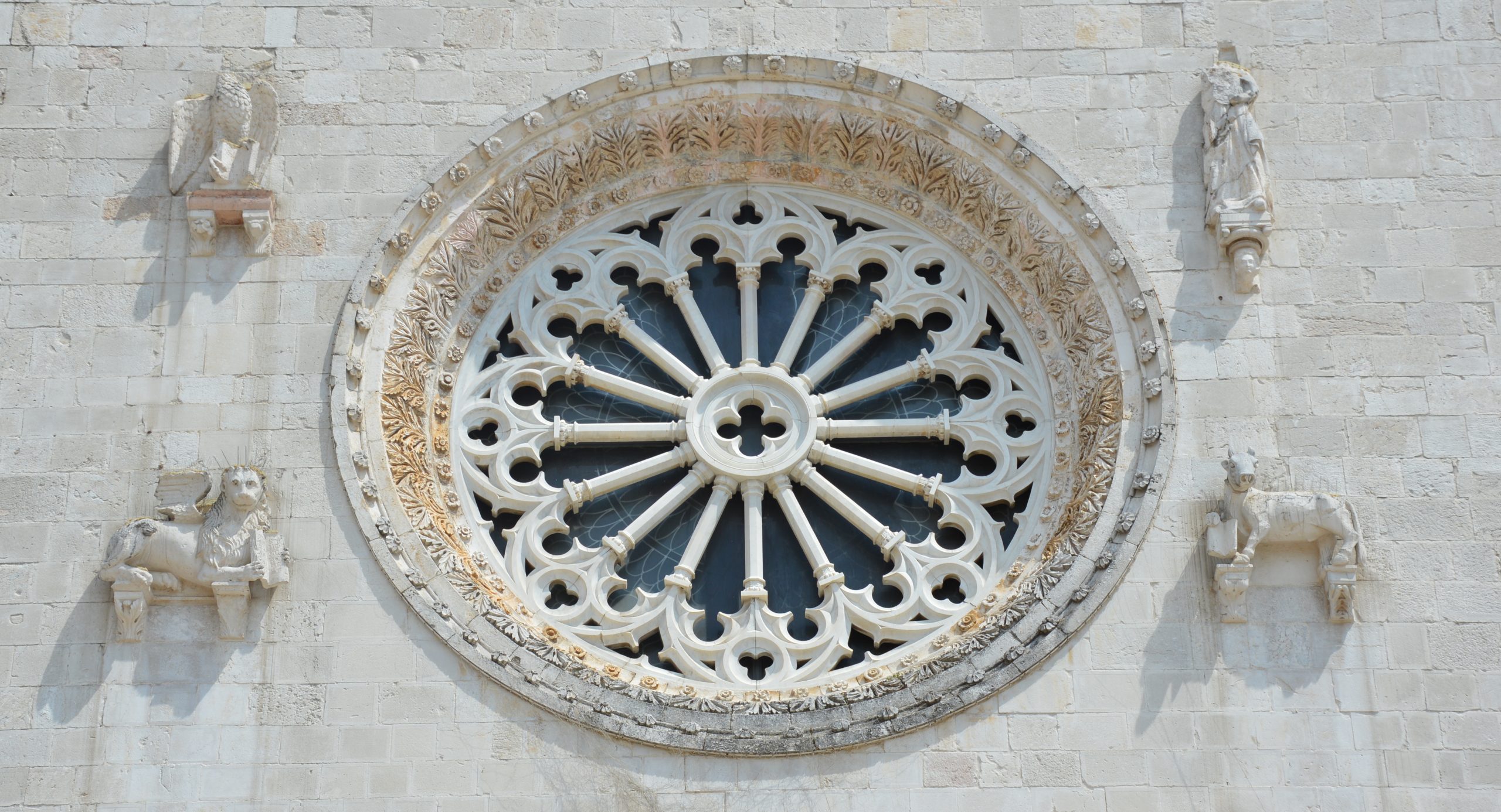 ROSONE-BASILICA-DI-SAN-BENEDETTO-DI-NORCIA-scaled