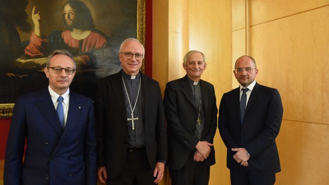 CEI conferenza beni culturali 2023 21 aprile - Card. Matteo Zuppi, del Segretario Generale della CEI, Mons. Giuseppe Baturi, del Commissario Straordinario del Governo per la riparazione e la ricostruzione dei territori interessati dal sisma 2016, Sen. Guido Castelli, del Vice Capo di Gabinetto vicario, Cons. Donato Luciano