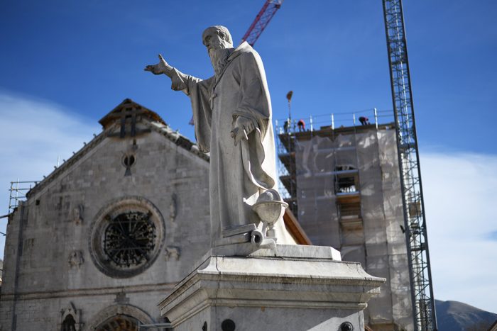 Basilica Di San Benedetto Norcia - Statua