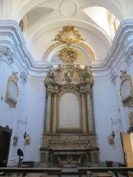 Chiese-FEC-Santa-Chiara-Sarnano-foto-6_vista dell’altare maggiore